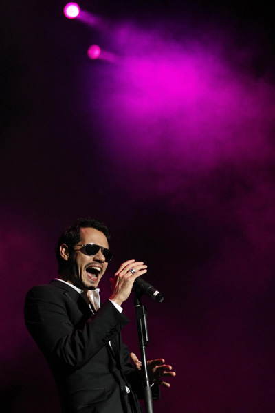 Marc Anthony performs at his Iconos World Tour