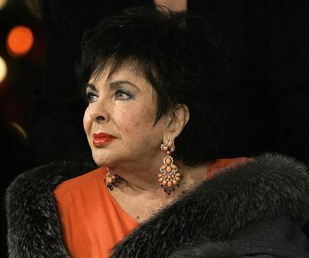 Elizabeth Taylor being treated for heart failure