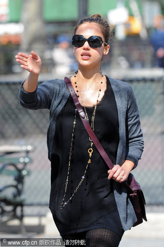 Jessica Alba and familise out in CA