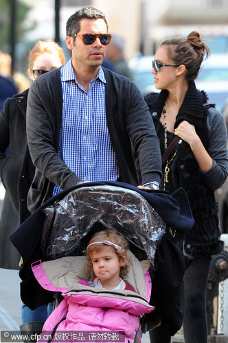 Jessica Alba and familise out in CA