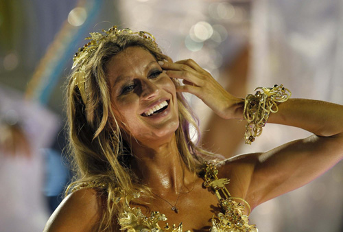 Gisele Bundchen dances during annual Carnival parade