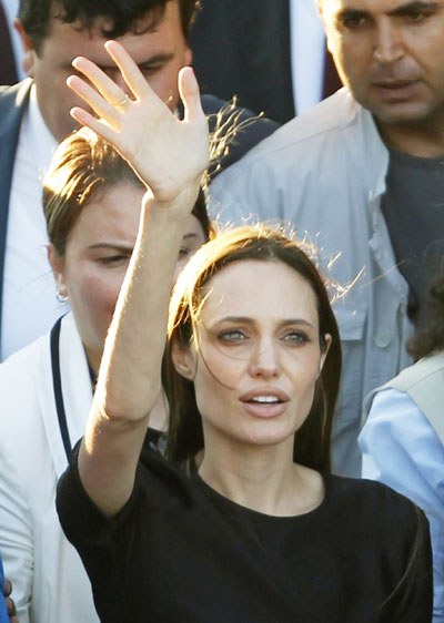 Angelina Jolie visits Syrian refugees in Turkey