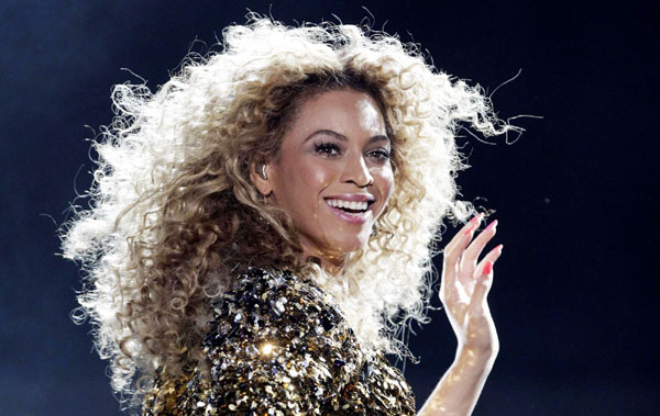 Beyonce fulfils 'dream,' rocks muddy Glastonbury