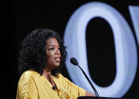 Oprah to conduct first live chat on Facebook