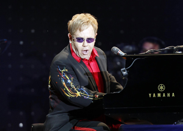 Elton John brings 'million dollar piano' to Vegas