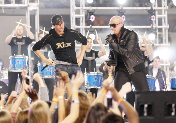 Enrique Iglesias performs at NFL half time