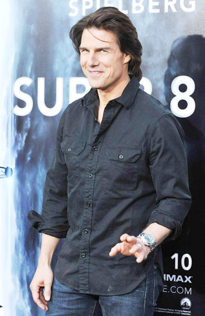 Tom Cruise cools off in ice bath