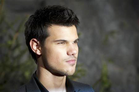 People says gay Taylor Lautner cover '100 percent fake'