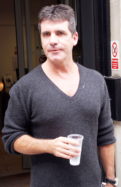 Simon Cowell holidays with wealthy divorcee