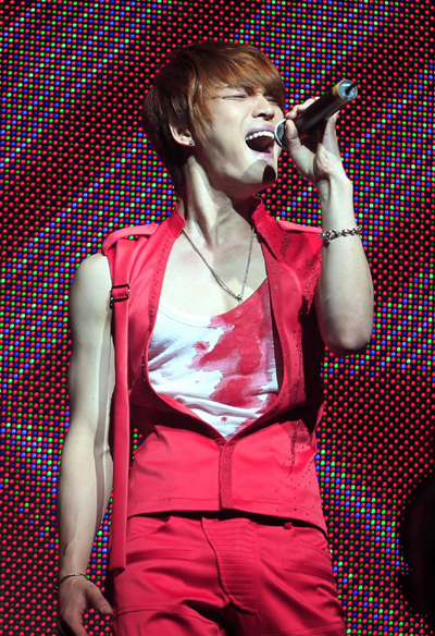 JYJ entertains Lima