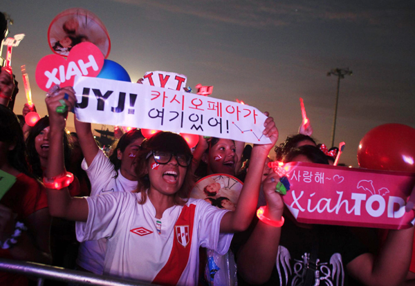 JYJ entertains Lima