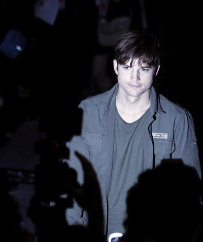 Ashton Kutcher to portray Steve Jobs in movie: repor