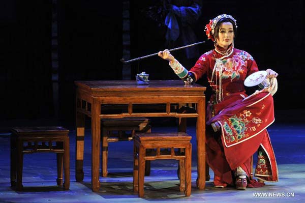 Chinese actress Liu Xiaoqing performs in drama 'Fenghua Juedai'