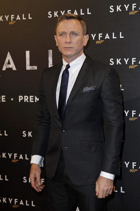 007 film 'Skyfall' premieres in Paris