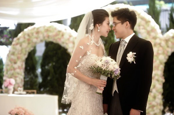 Diving queen Guo Jingjing weds HK tycoon's son