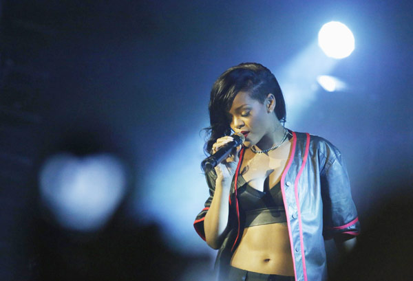 Rihanna begins music world tour '777'