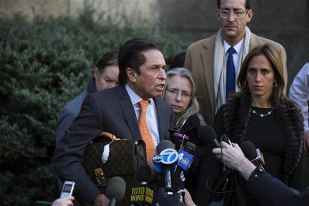 NY prosecutors delay charging Lindsay Lohan