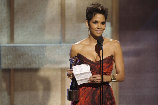 BET Honors 2013: Halle Berry is honored