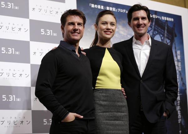 Tom Cruise promotes 'Oblivion' in Tokyo