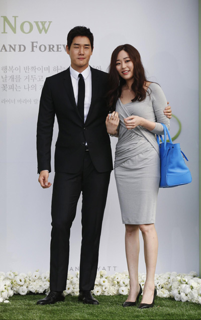 South Korean actor Lee Byung-hun marries