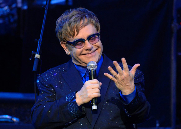 Elton John lauds young artists, then mixes his new songs with old