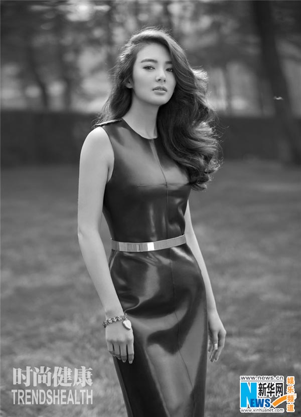 Zhang Yuqi shows off perfect figure in newly-released photos