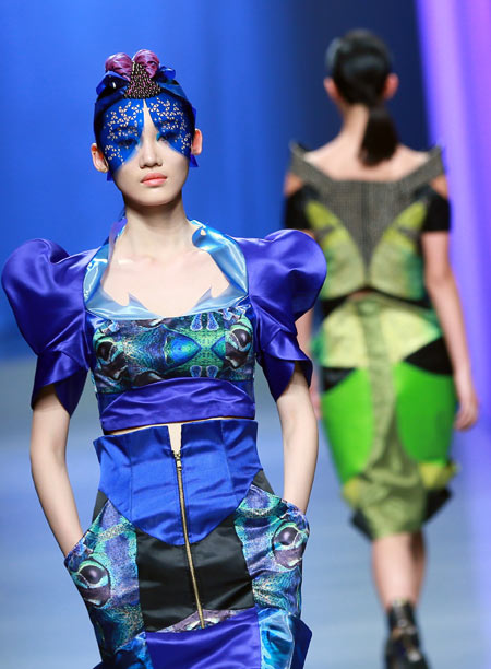 Designers present creations at China Fashion Week<BR>