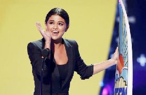 Ni Ni and Angelbaby celebrate end of filming