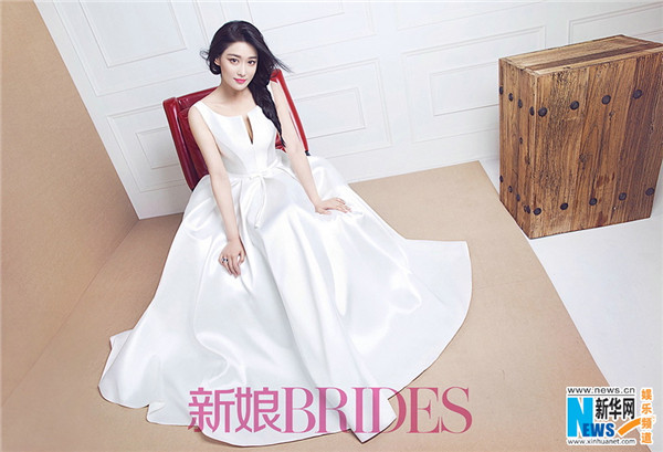 Elegant Zhang Xinyu poses for BRIDES magazine