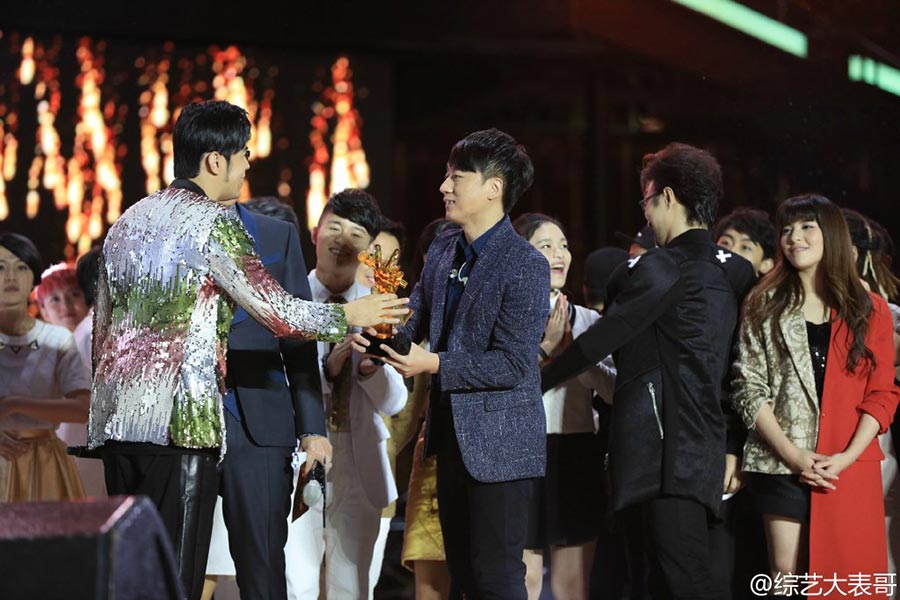 Zhang Lei wins fourth season of <EM>Voice of China</EM>
