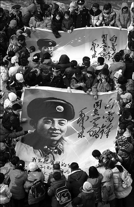 Lei Feng continues to lead by unselfish and heroic example