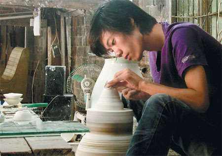'Porcelain capital' hopes to rekindle age of beauty