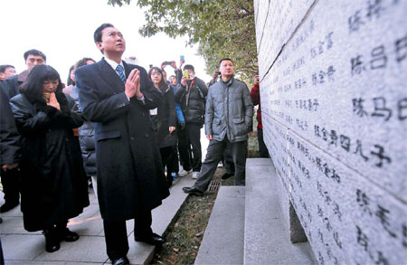 Ex-Japanese leader visits Nanjing