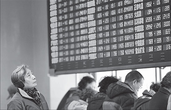 Shanghai bourse falls on property market fears