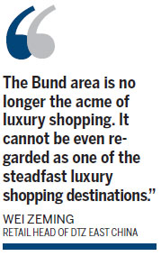Testing value of the Bund despite thronging tourists