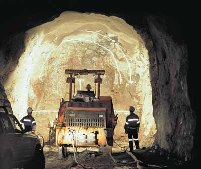 CMOC buys stake in Rio Tinto gold, copper mine