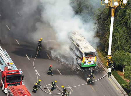 1 dead, dozens injured in Urumqi bus fire