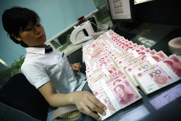 New yuan loan growth dips in Aug