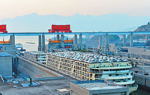 Three Gorges Dam boosts economy