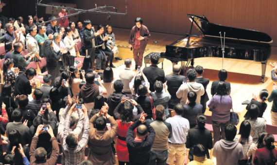 Zhu Xiaomei plays Bach in first China tour