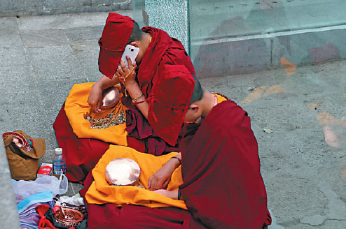 Tech-savvy monks embrace new age
