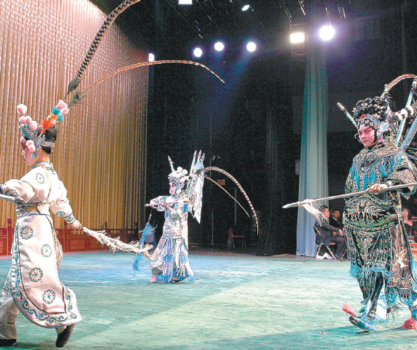 Schools preserve Peking Opera's future