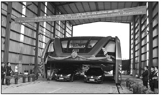 Elevated bus currently just for tourism