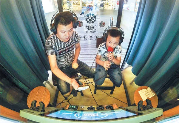 Mini karaoke booth biz creates social buzz