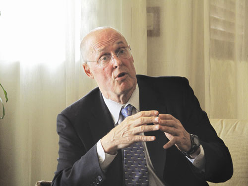 Expert backs China model