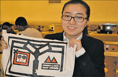 Young student's cartoon-face tote bags are a hit