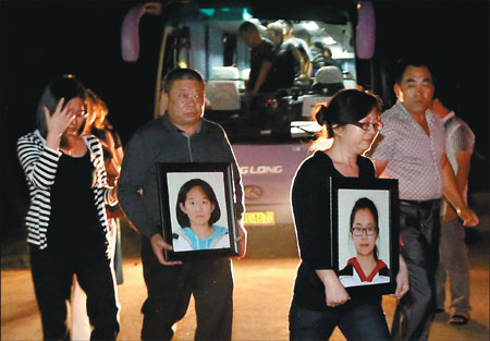 Asiana Flight 214 aftermath: ceremonies, tears and lawsuits