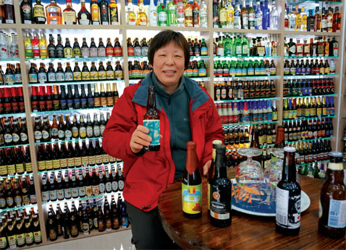 'Auntie Beer' has foreigners hooked