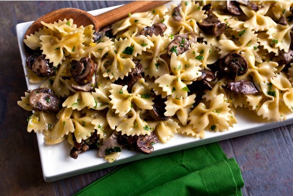 Pasta with mushrooms and gremolata