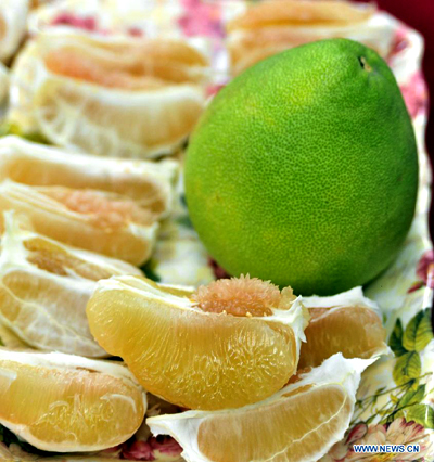 Pomelos presented at press conference in China's Taiwan